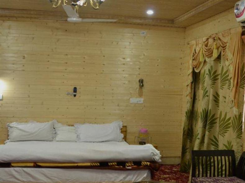Hotel Grg Residency Srīnagar Kültér fotó